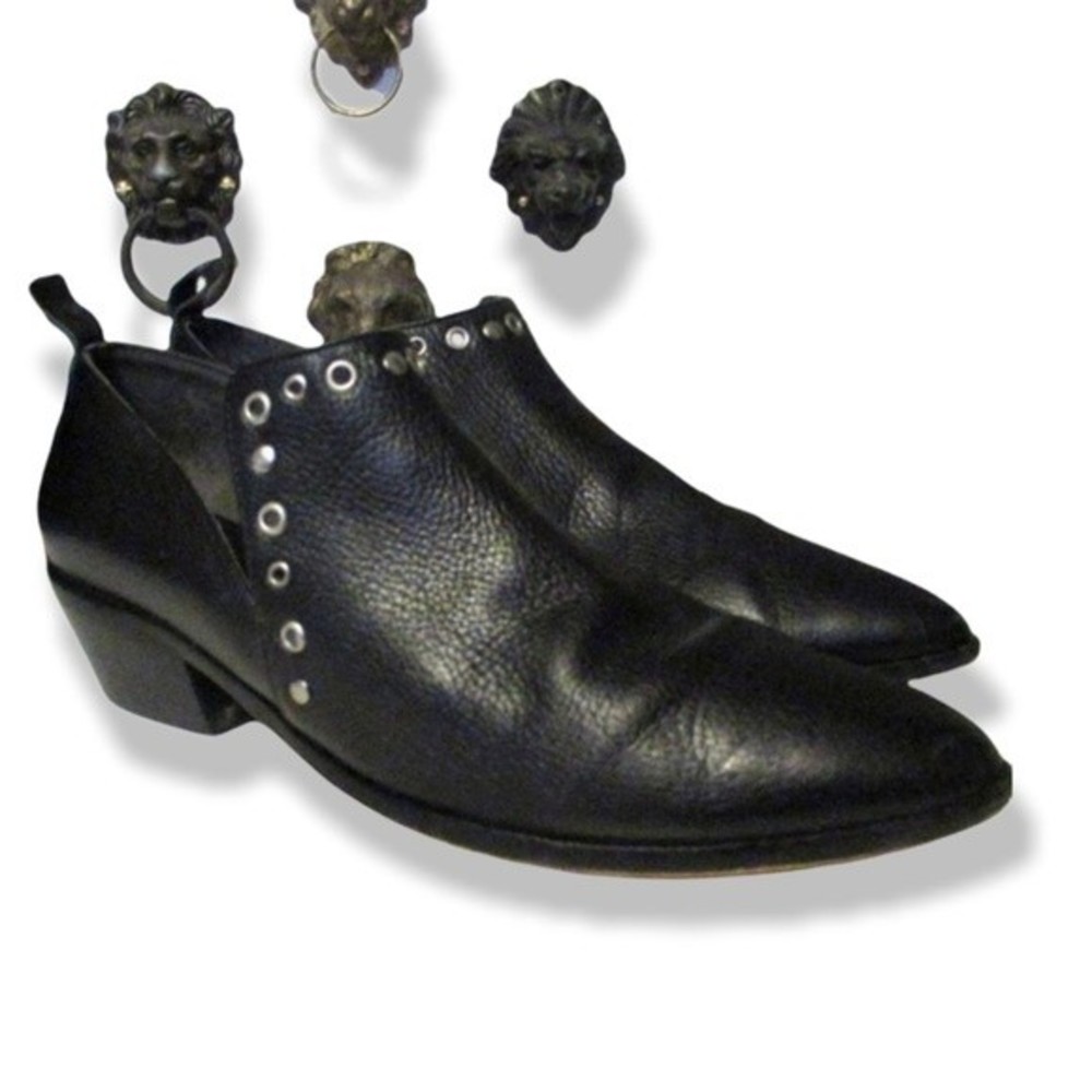 Rebecca Minkoff black leather silver eyelet shoes 10